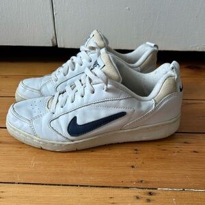 Size 9.5 white Nikes with navy logo